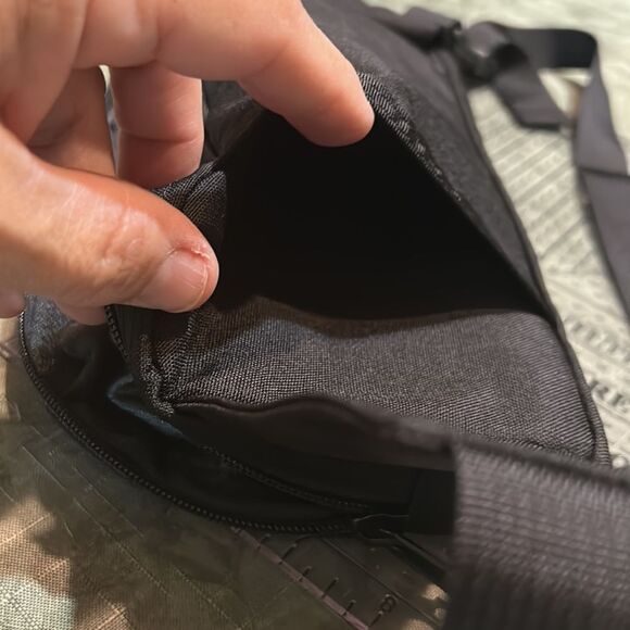 L.L. Bean Black fanny pack - Picture 4 of 7